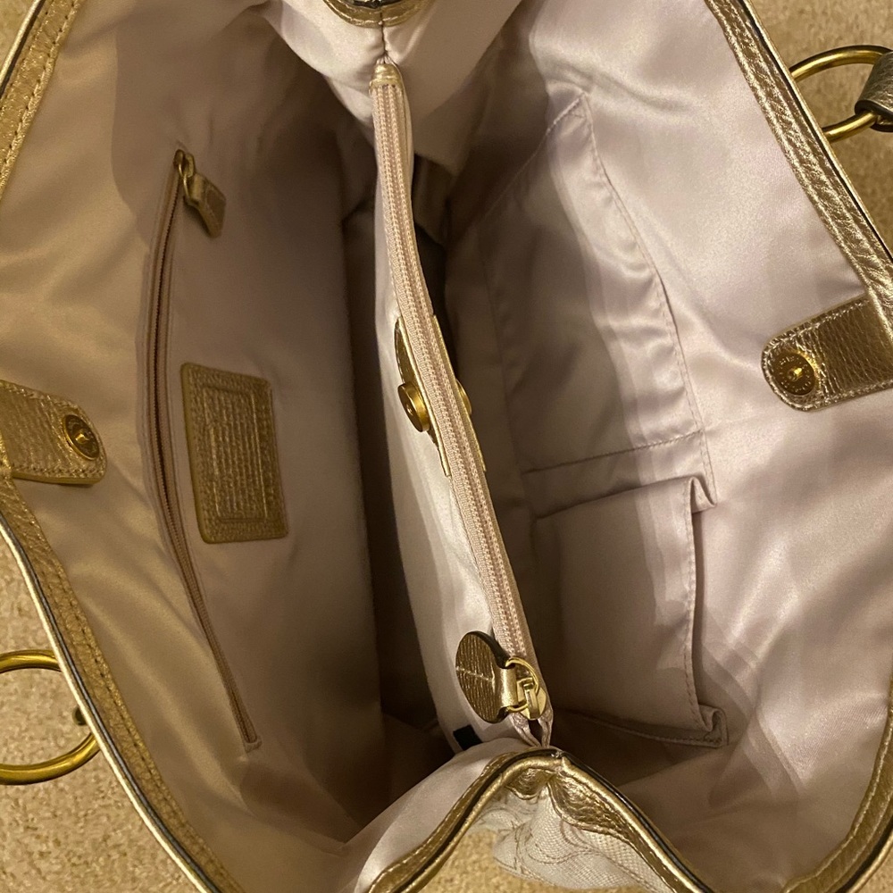 Cream coach purse with gold C’s - Picture 3 of 3